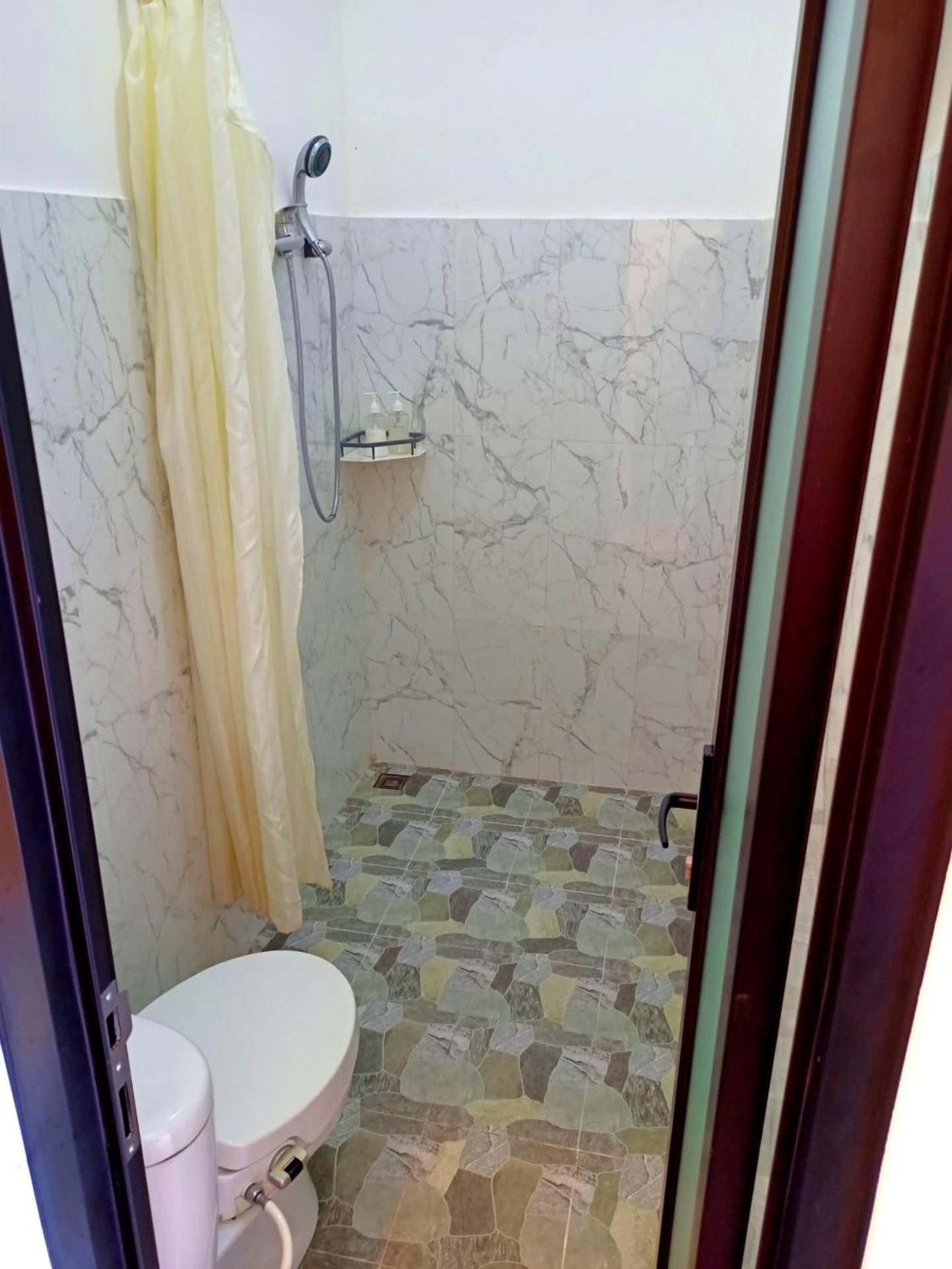 Adila Warung and Homestay Double Room with Mountain View 2