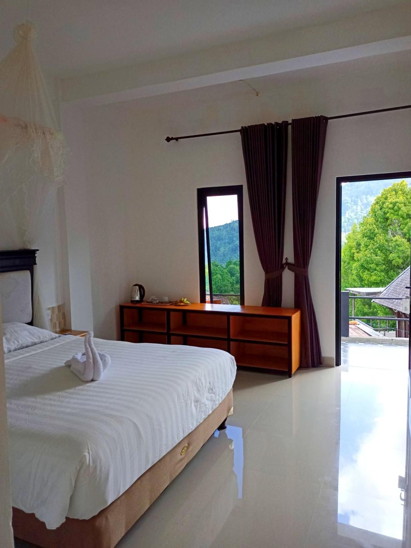 Adila Warung and Homestay Double Room with Mountain View