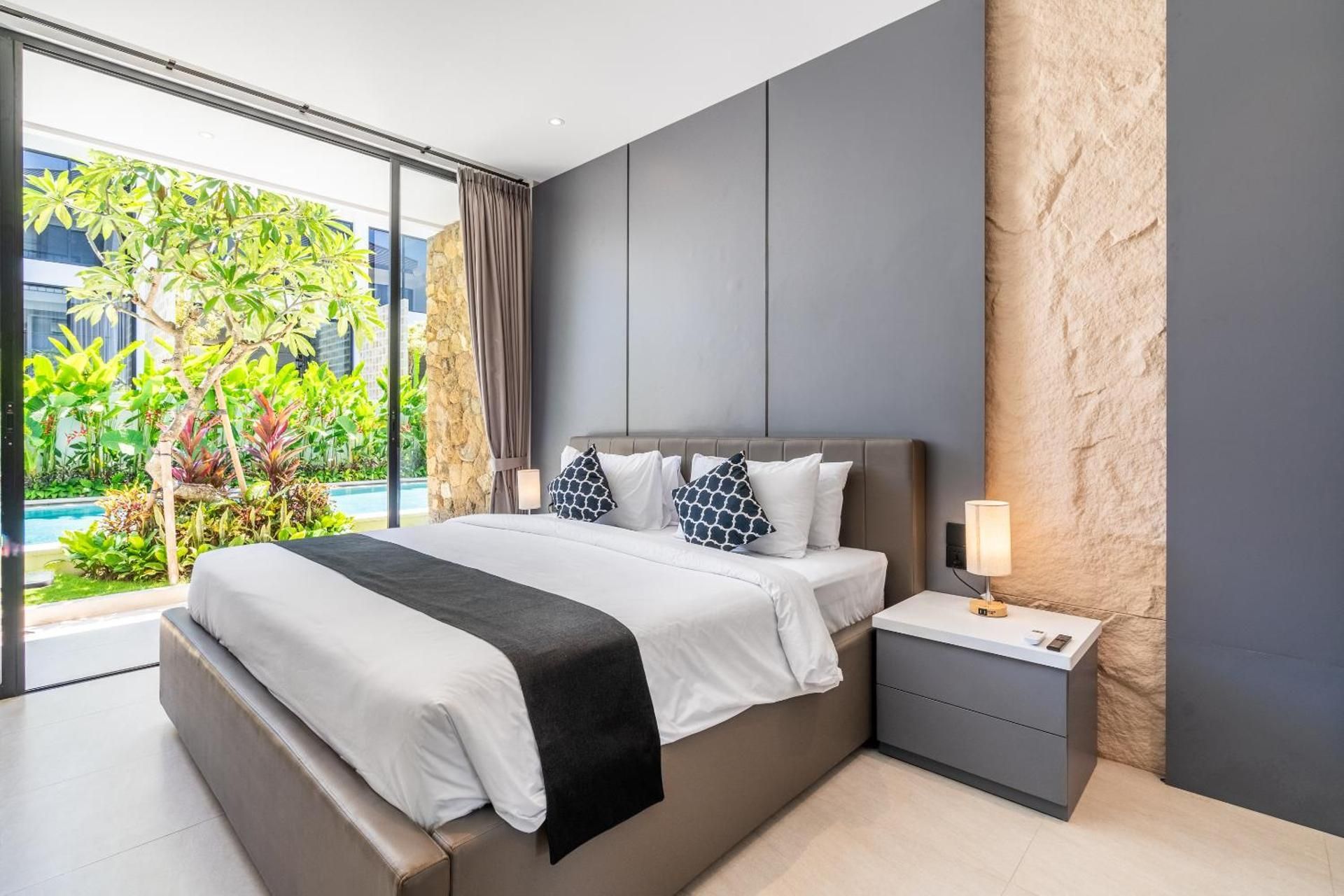 One-Bedroom Apartment with Garden