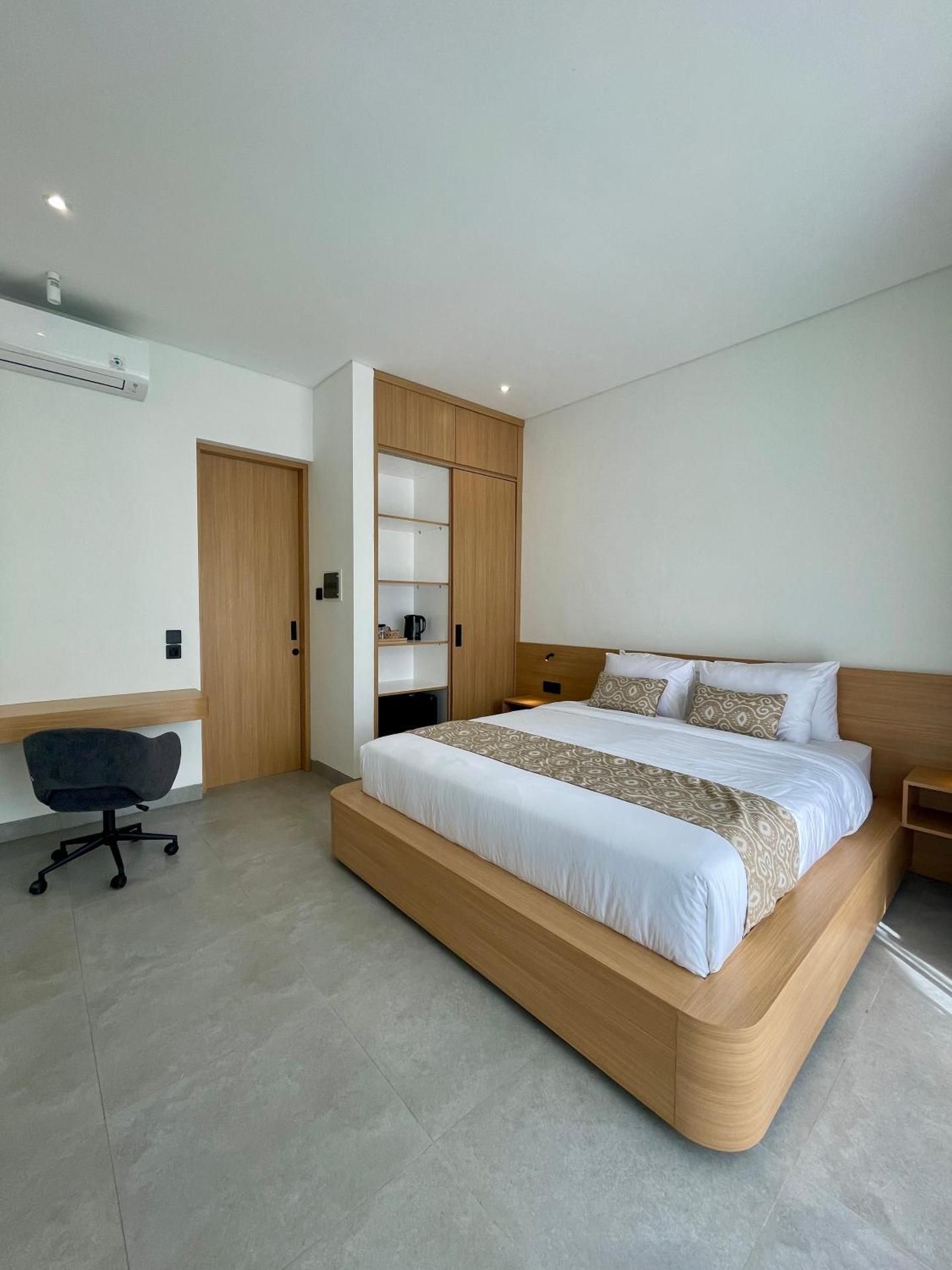 Room with Sharing Kitchen