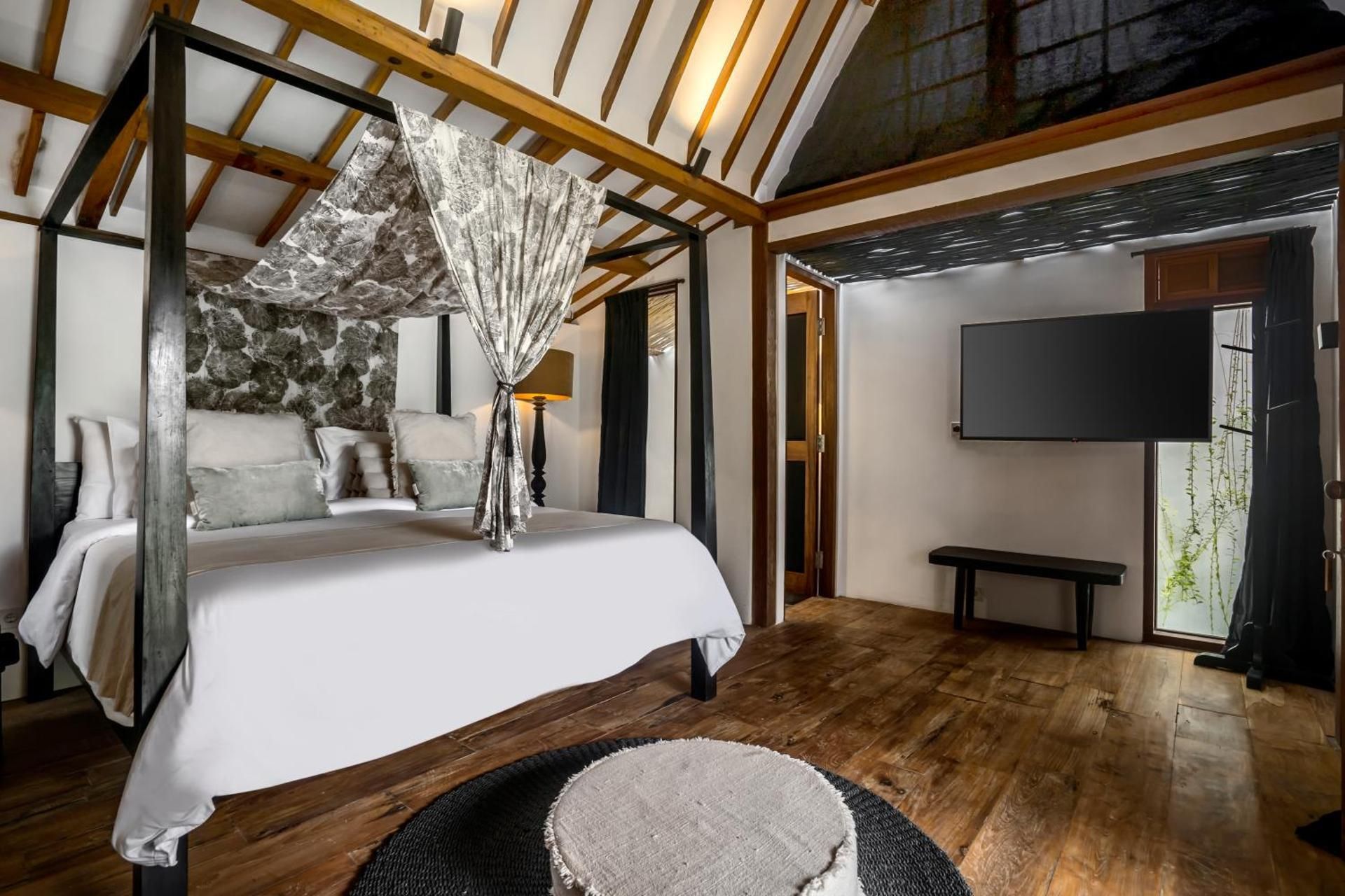 Deluxe Bungalow with Garden View