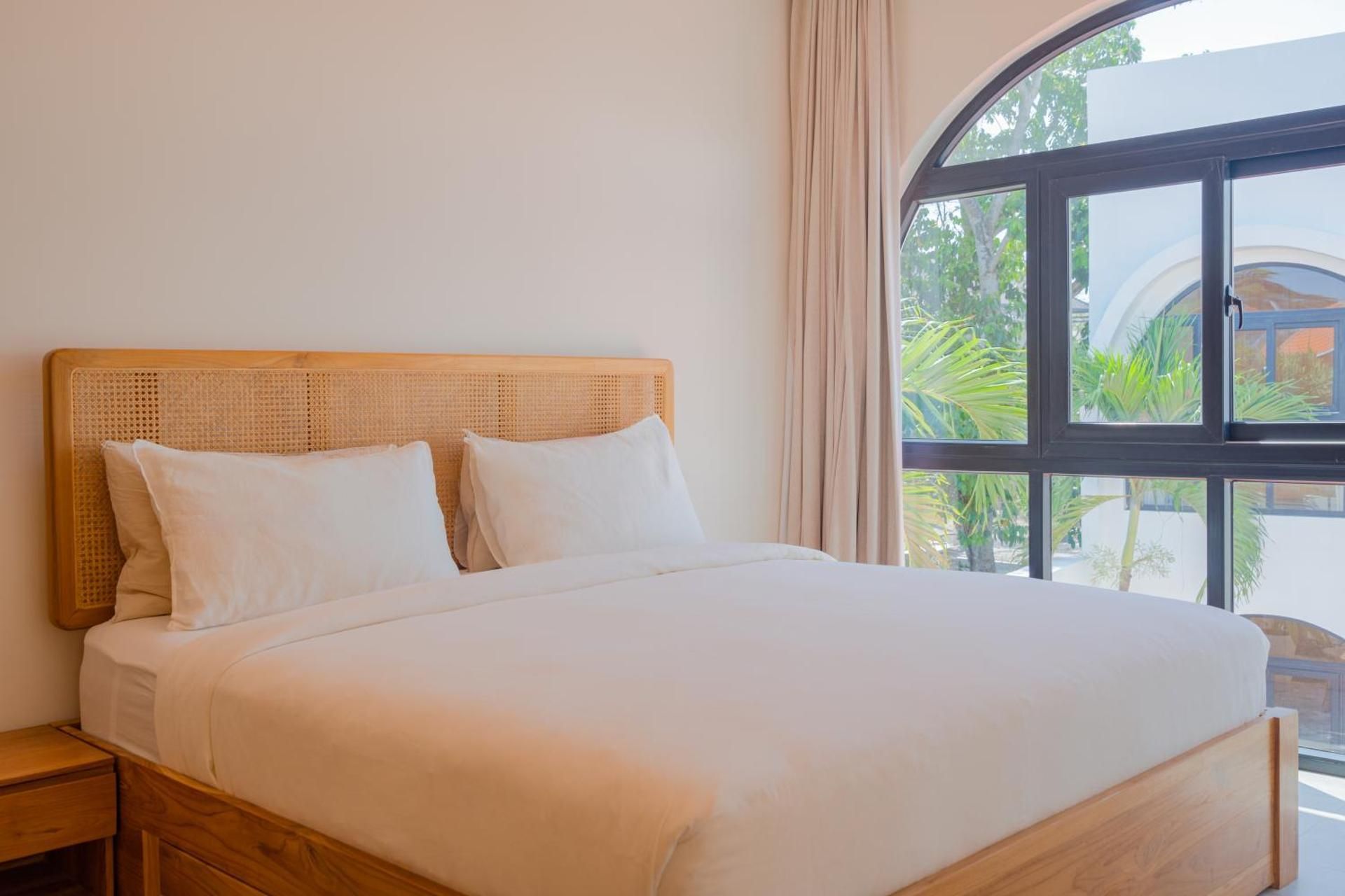 One-Bedroom Apartment with Balcony