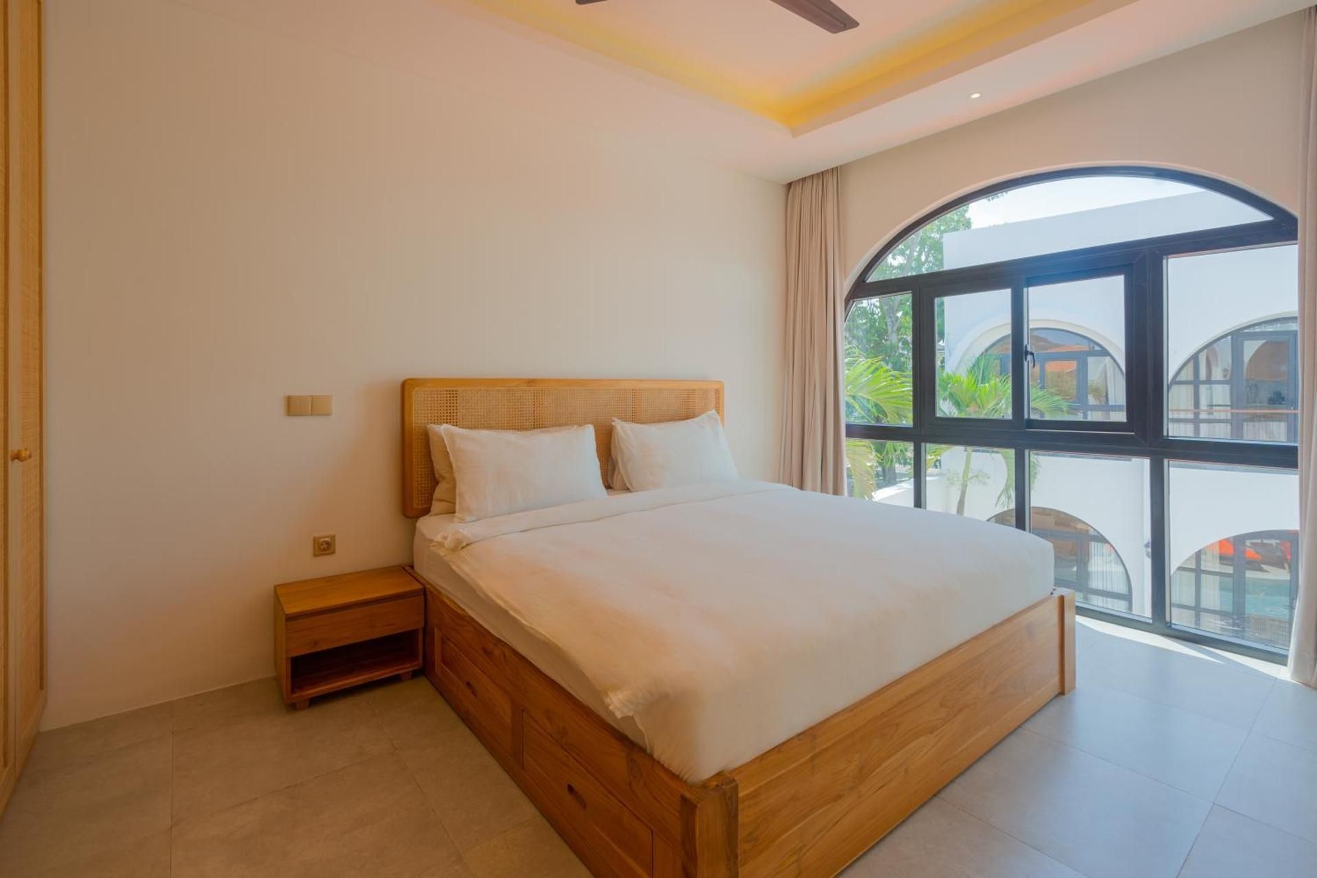 One-Bedroom Apartment with Balcony