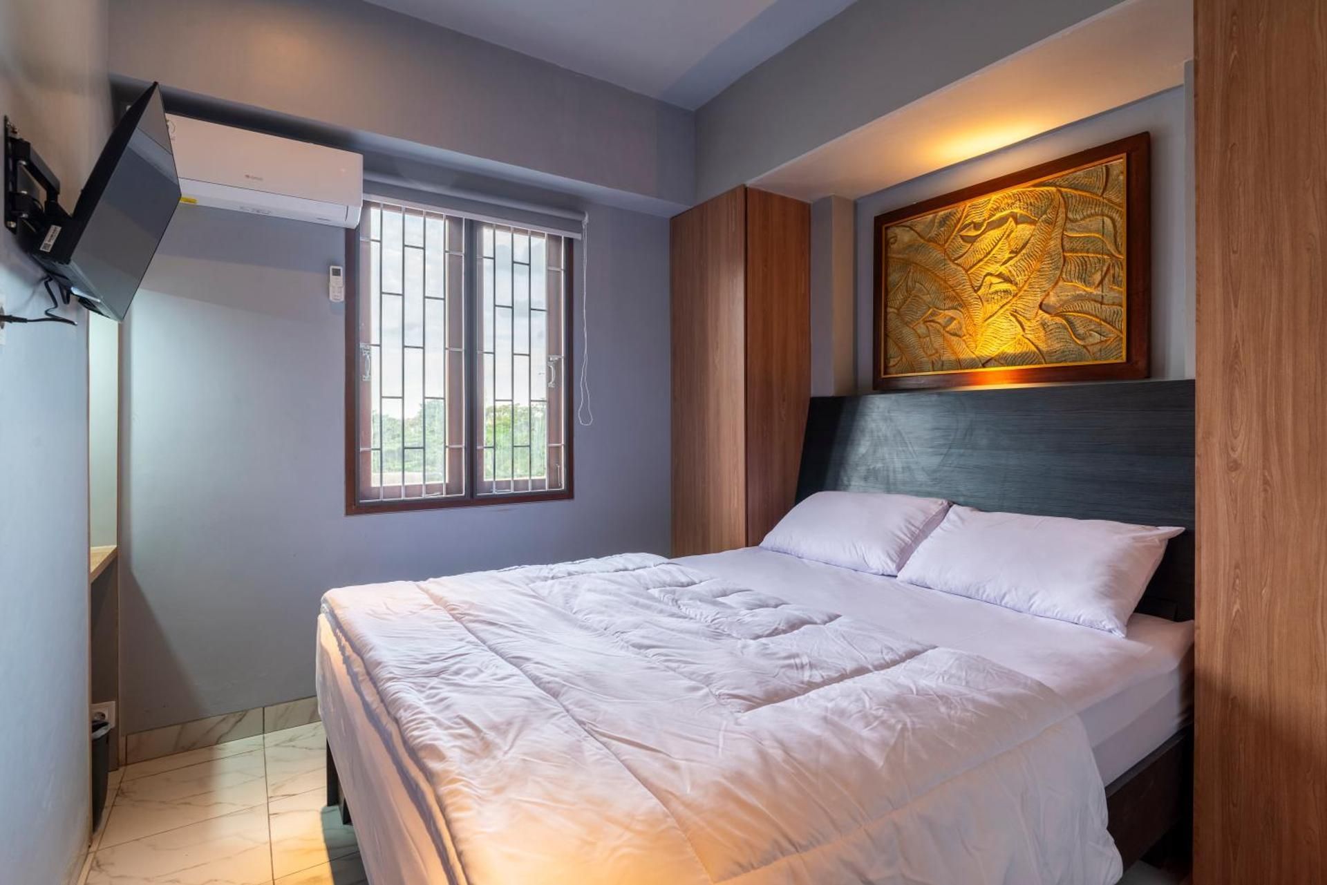 Standard Queen Bed