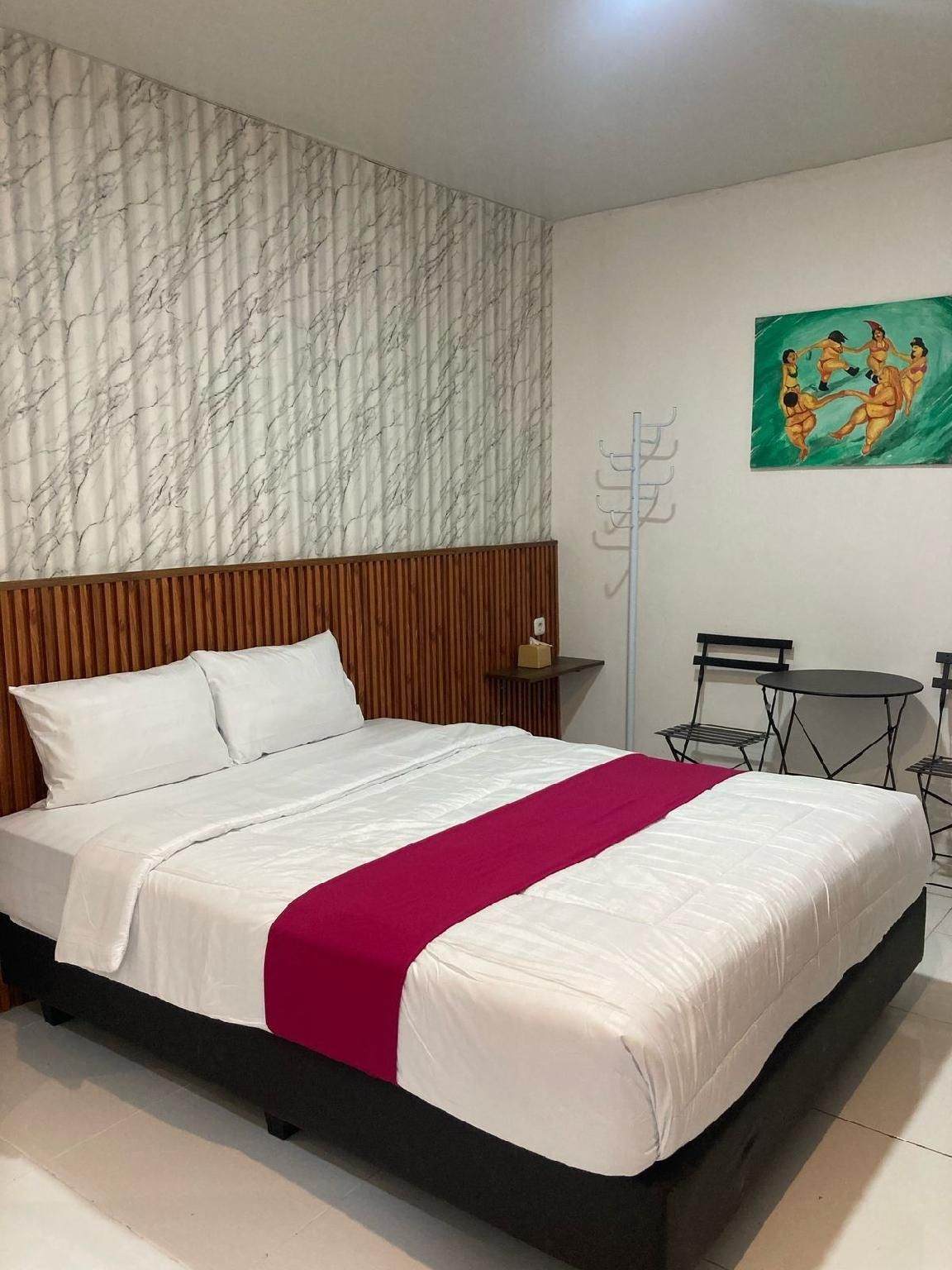 Deluxe King Room Only