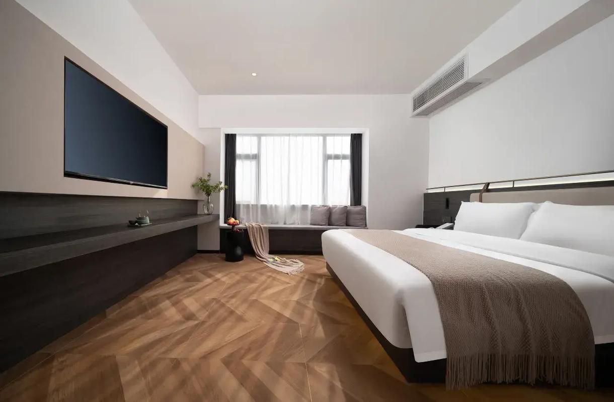 WH - Deluxe Bed Room