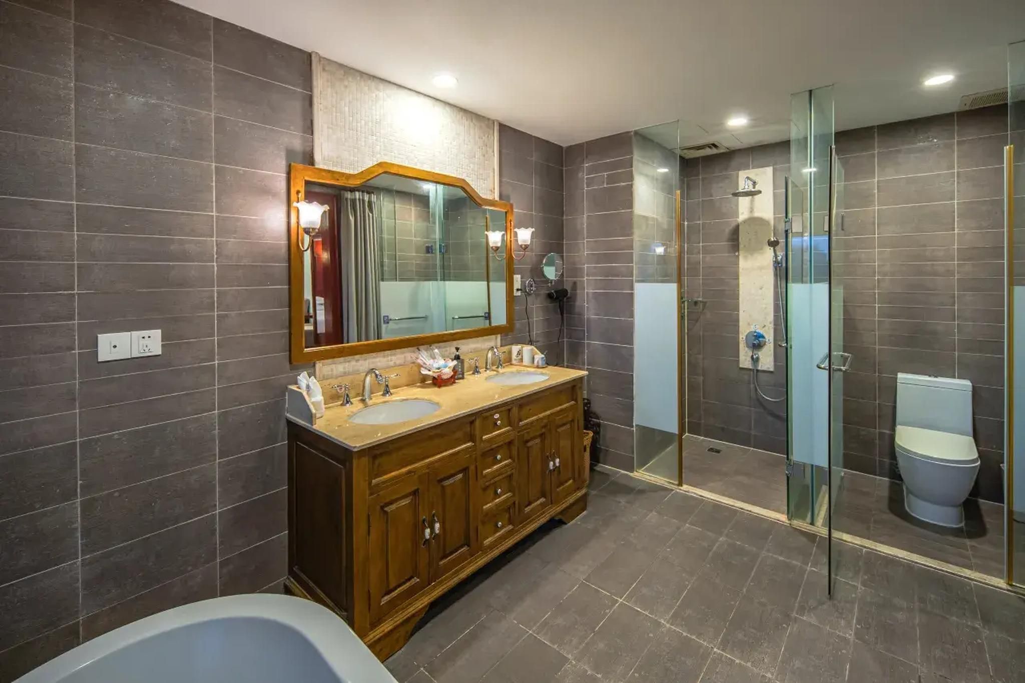 Queen Room with View