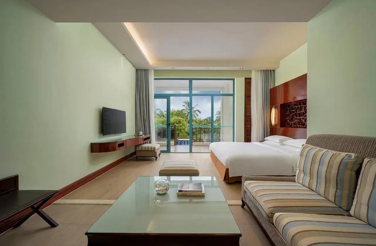 Lake View Queen Room