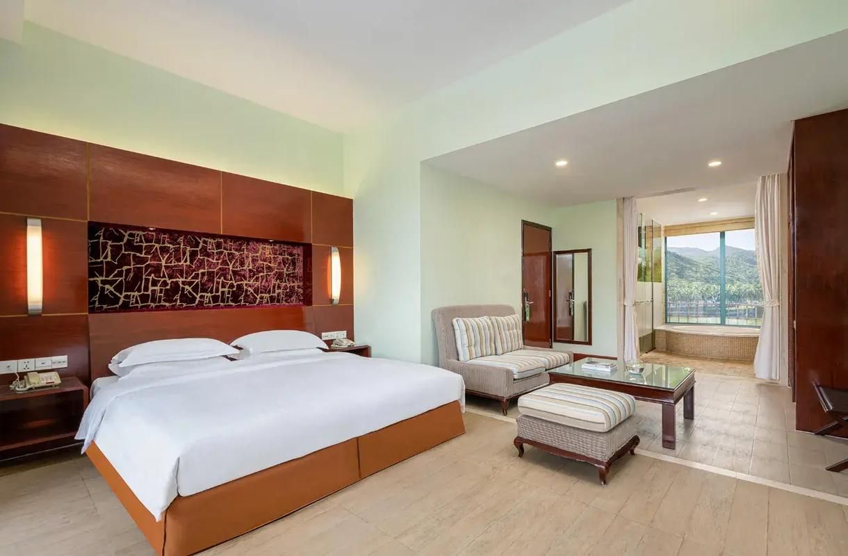 Lake View Queen Room