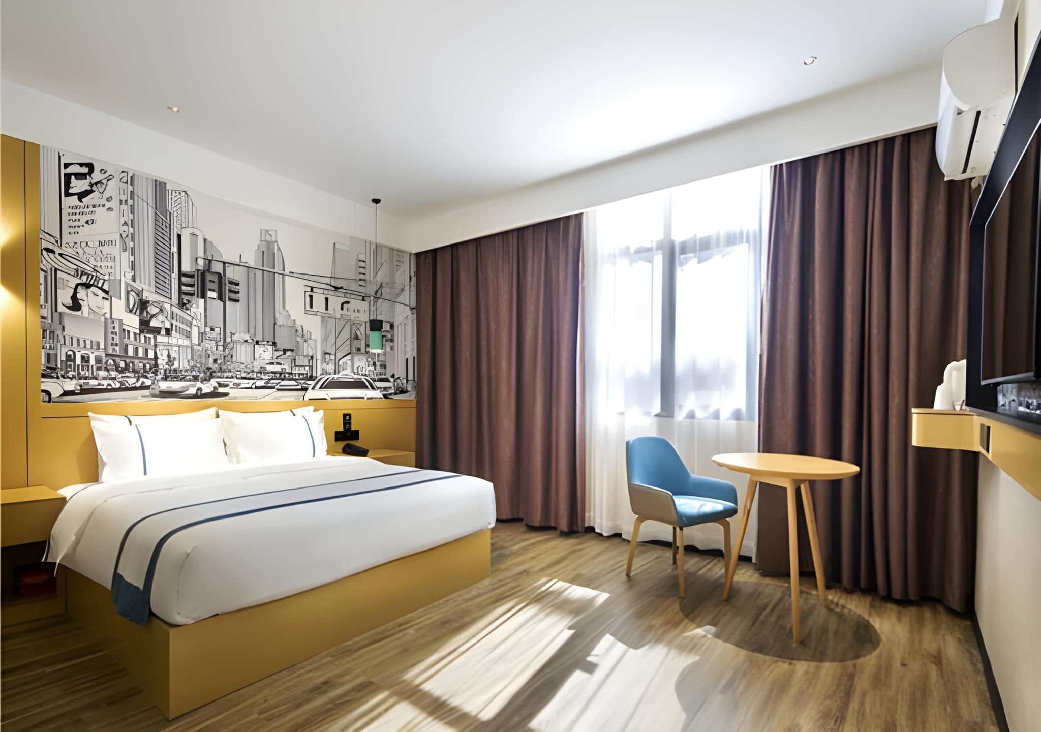 Business Queen Room