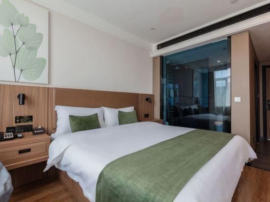 Hotel Queen Room