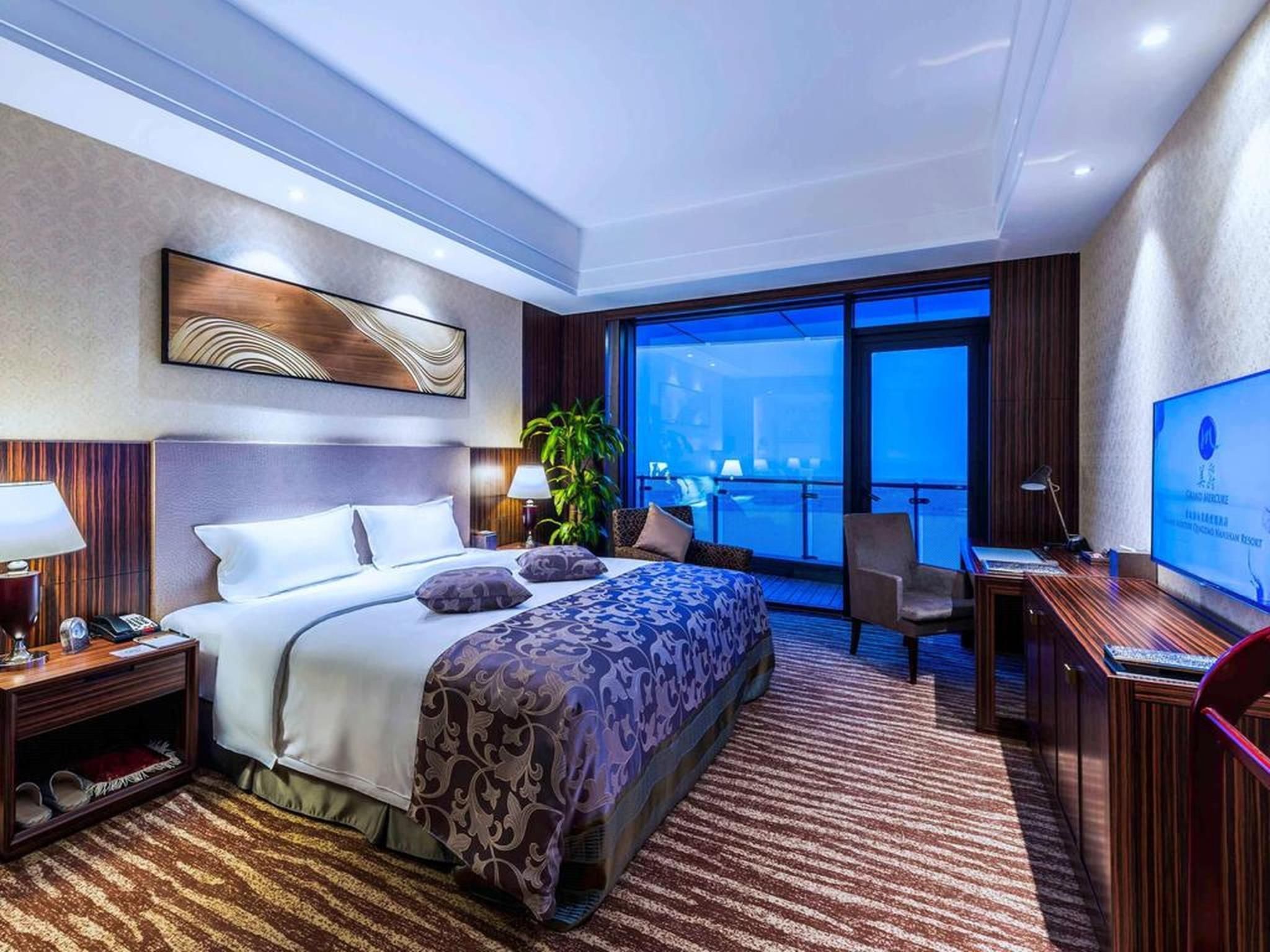 Superior Room with 1 King Bed