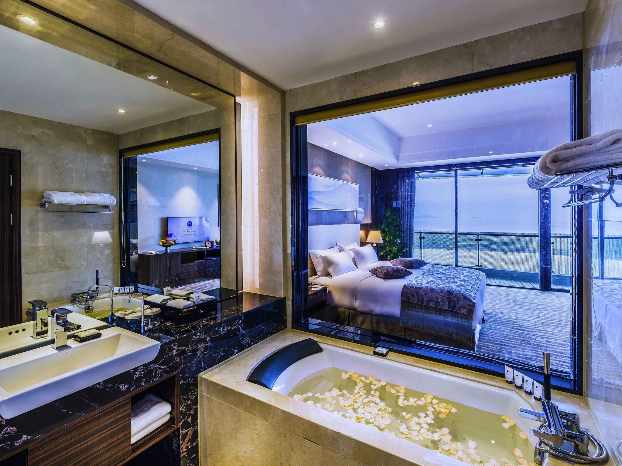 Executive Room with 1 King Bed