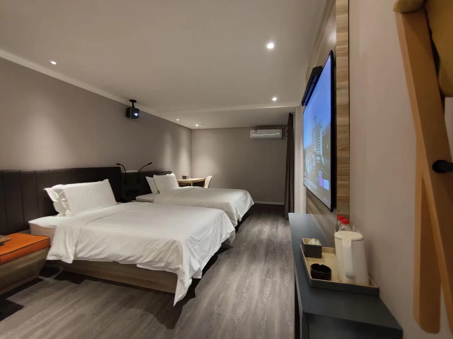 Huazhu - Family Room