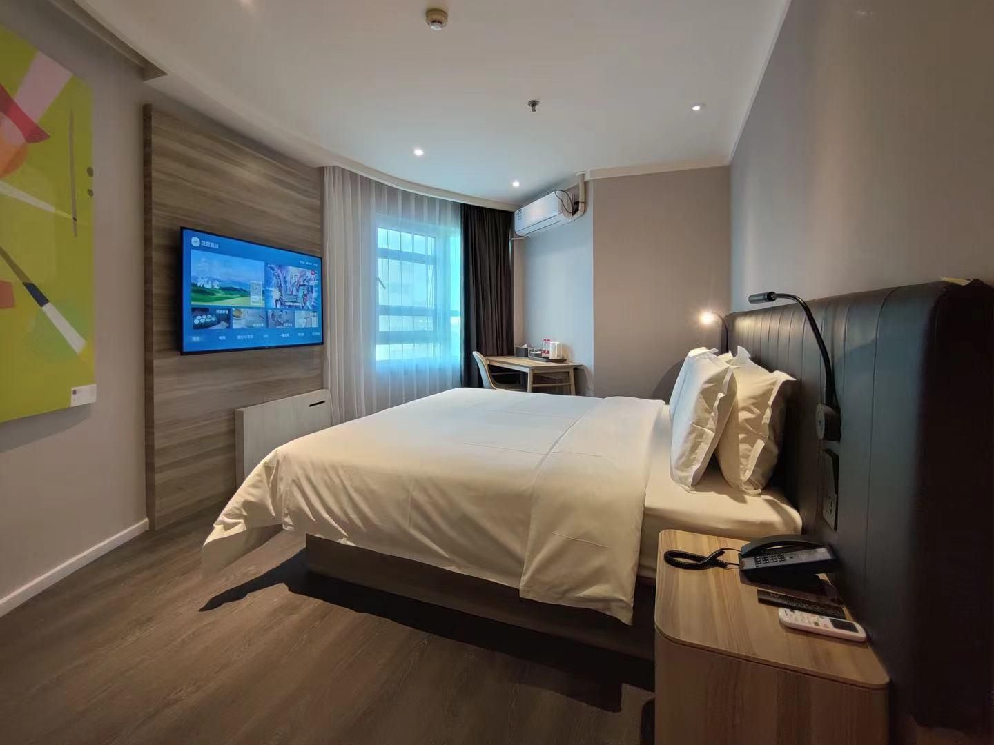 Huazhu - Cinema Bed Room
