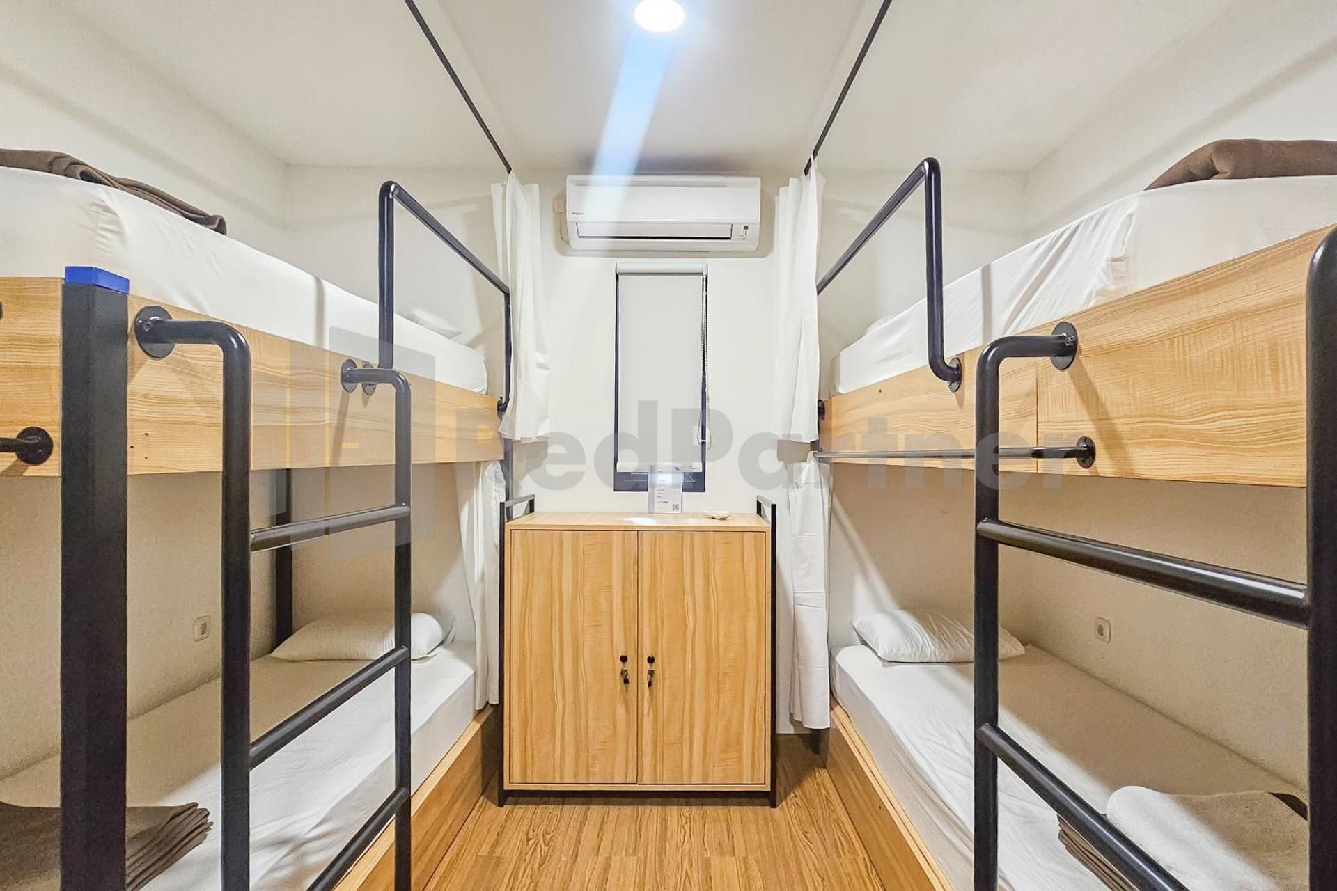 Mixed Dormitory Room