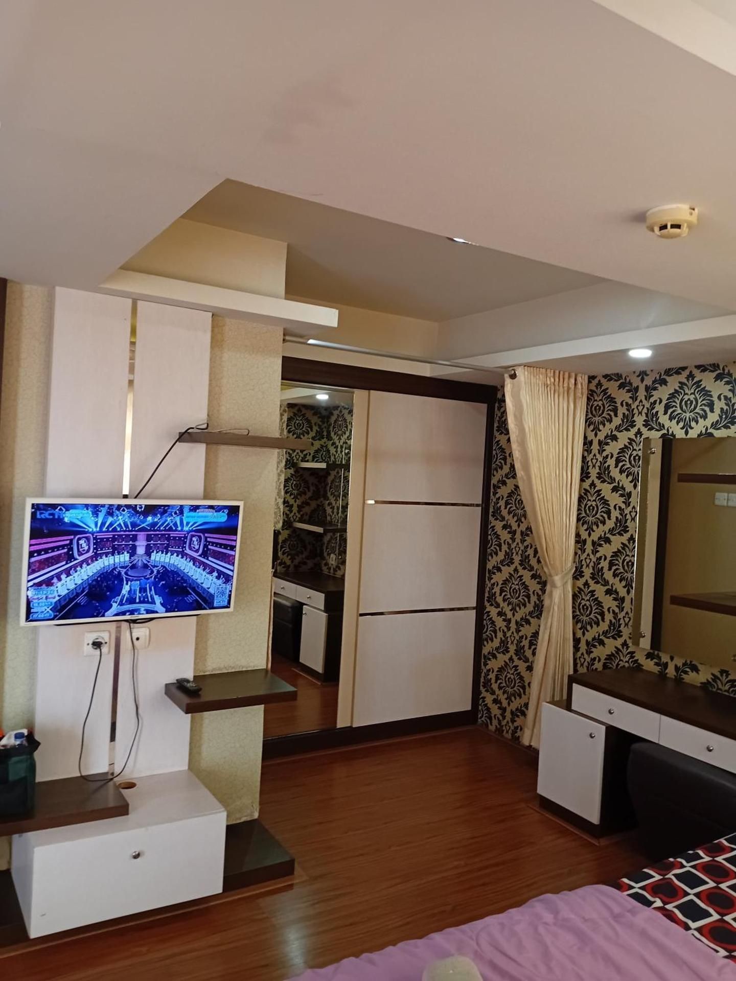 Studio Apartment with Balcony
