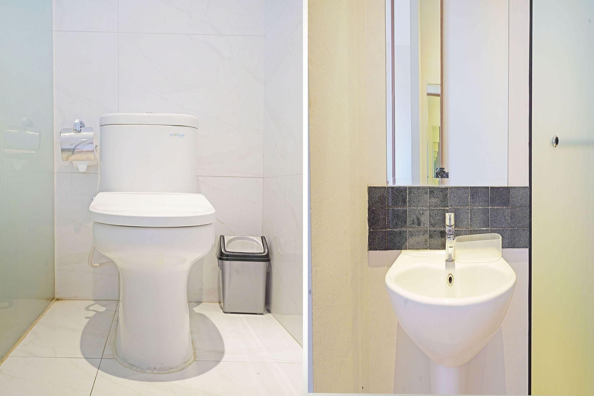 OYO 94729 Regia Dago Deluxe Double 3