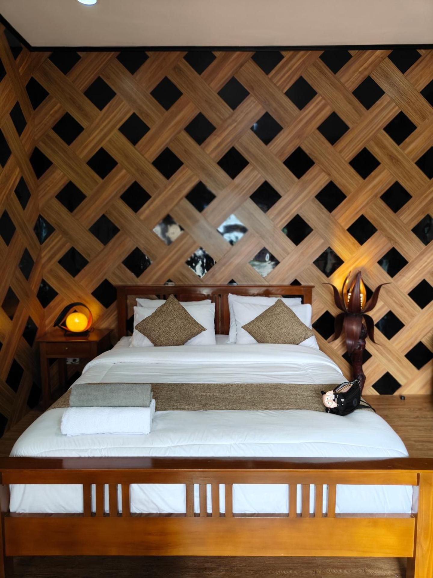 Deluxe Double Room (2 Adults + 1 Child)