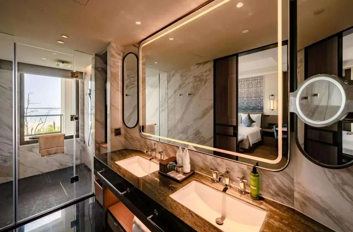 Deluxe Seaview Suite