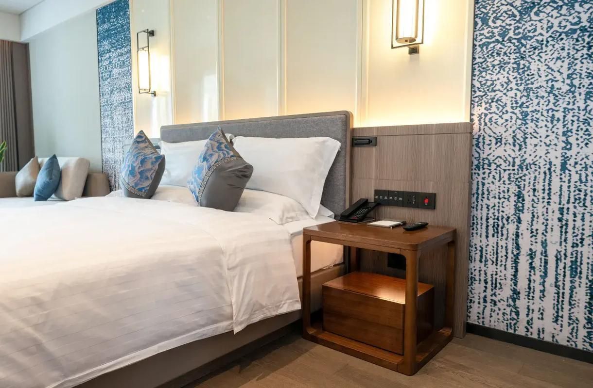 Queen Room with View