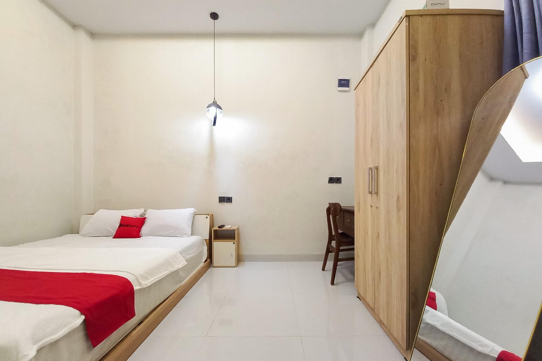 RedDoorz Plus @ KAVA Living Syariah Deluxe Room 2