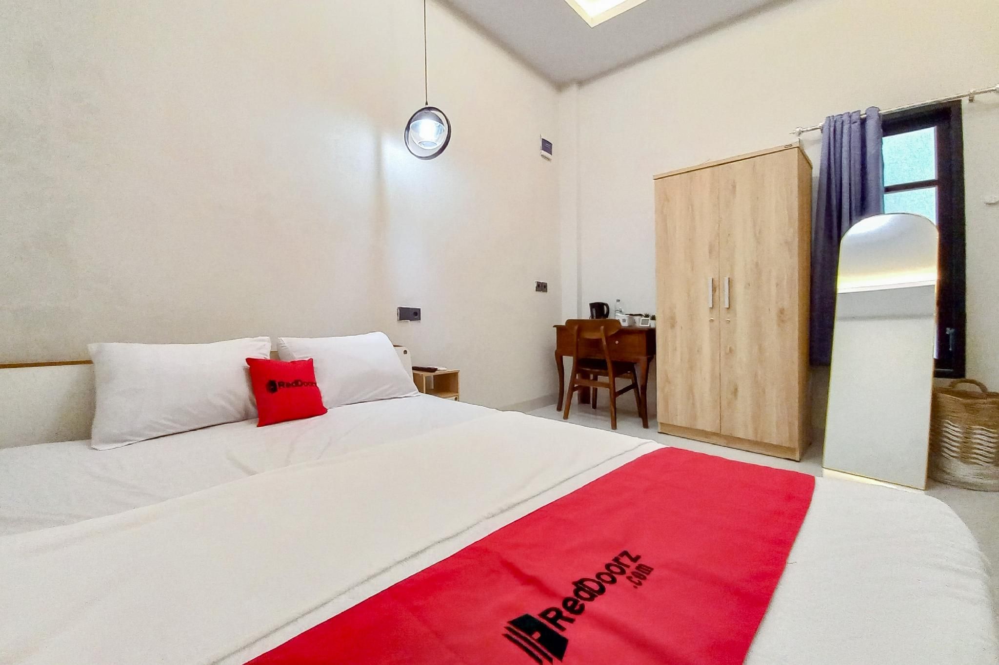 RedDoorz Plus @ KAVA Living Syariah Deluxe Room
