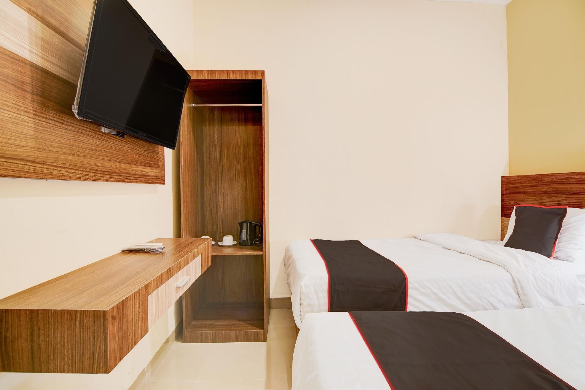 Check My Guest Radja Homestay Deluxe Twin 3