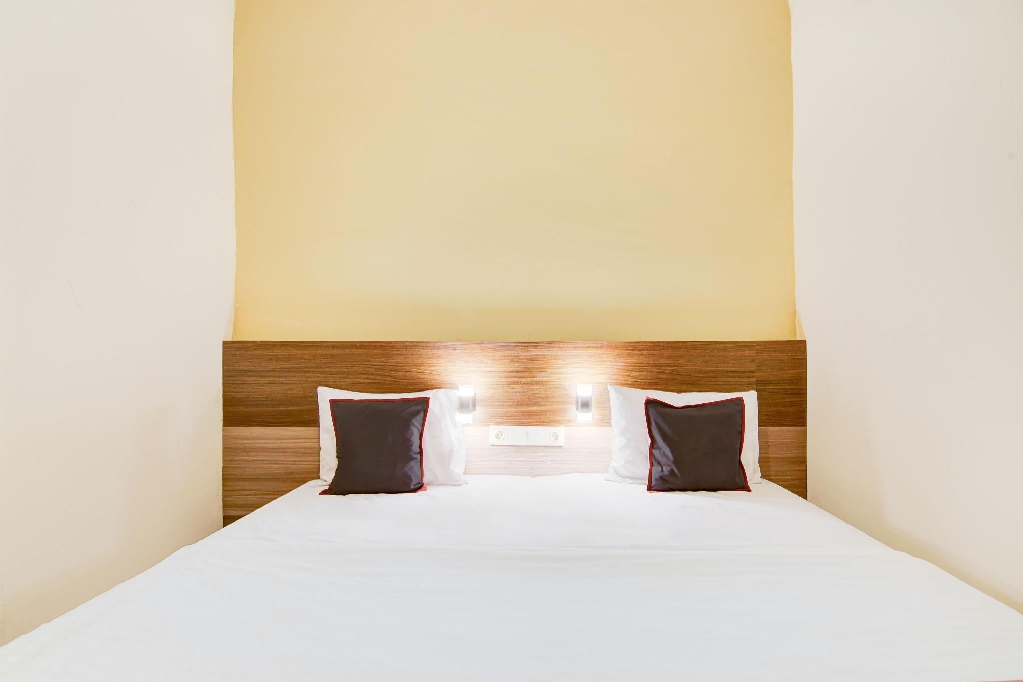 Check My Guest Radja Homestay Deluxe Double 2