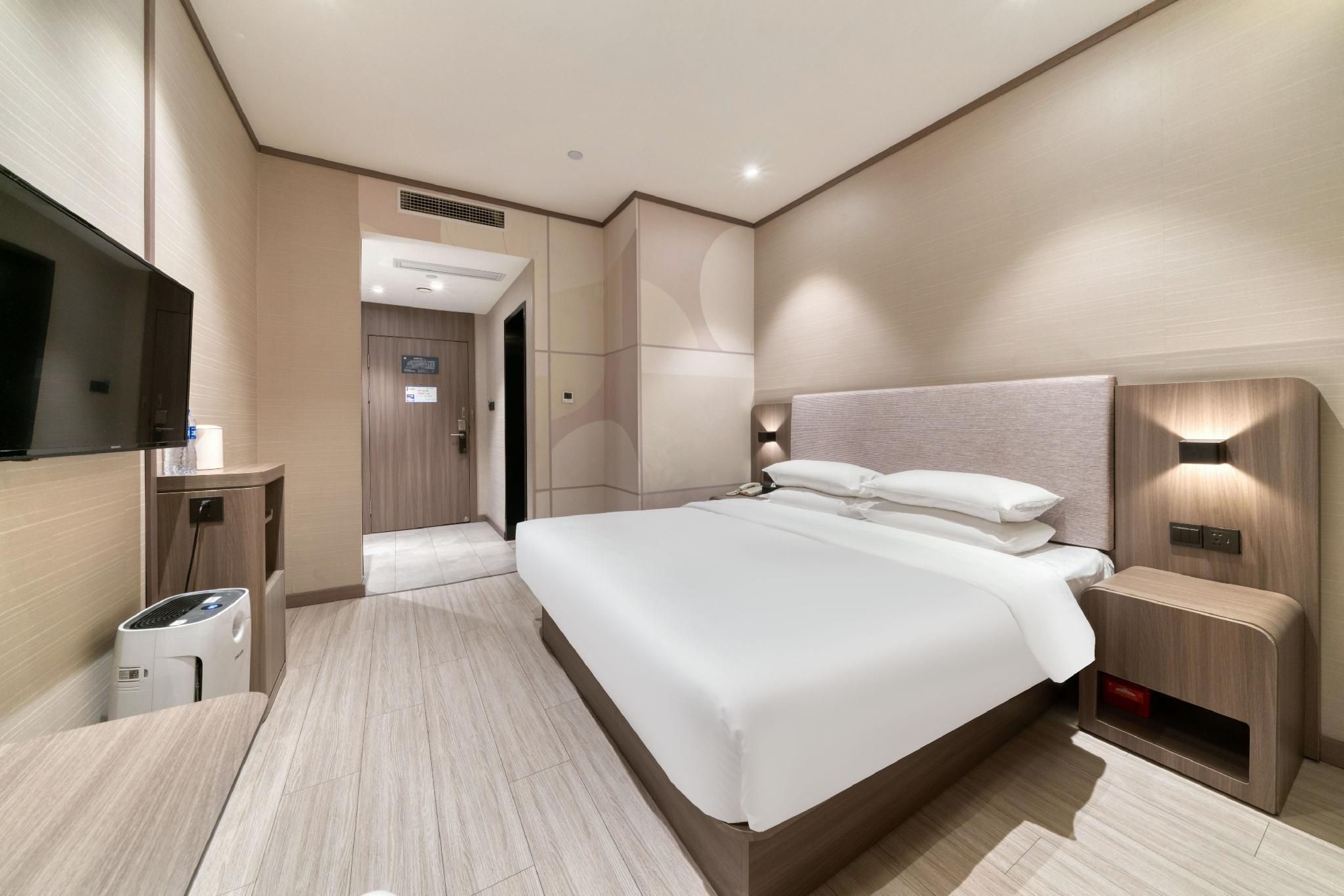 Queen Room A