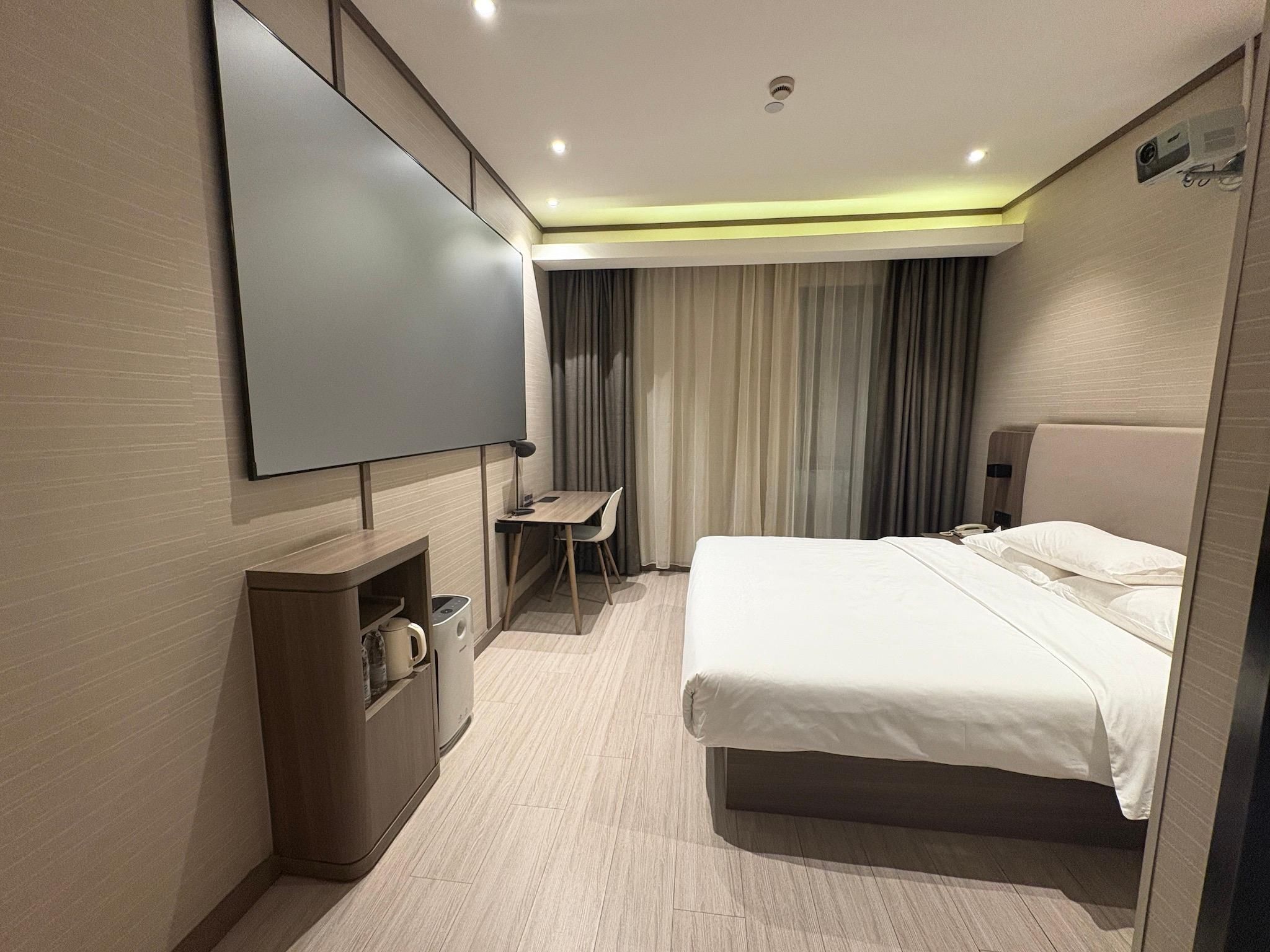 Huazhu - Cinema Bed Room