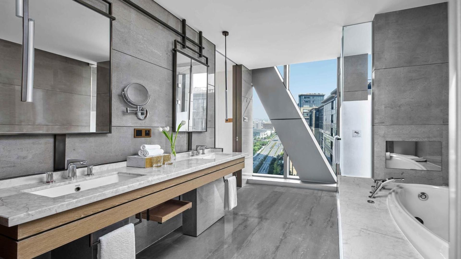 1 King 1 Bedroom Suite Study Area