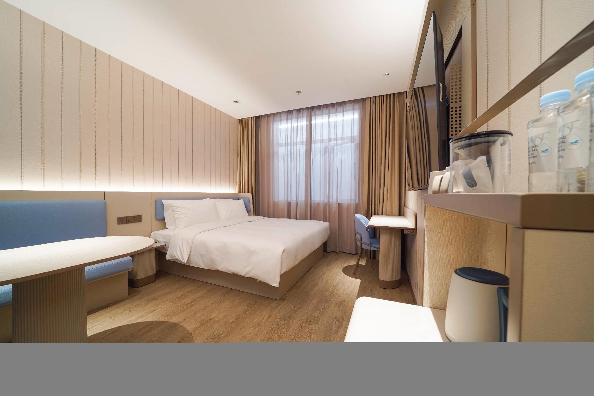 Huazhu - Room With Bed