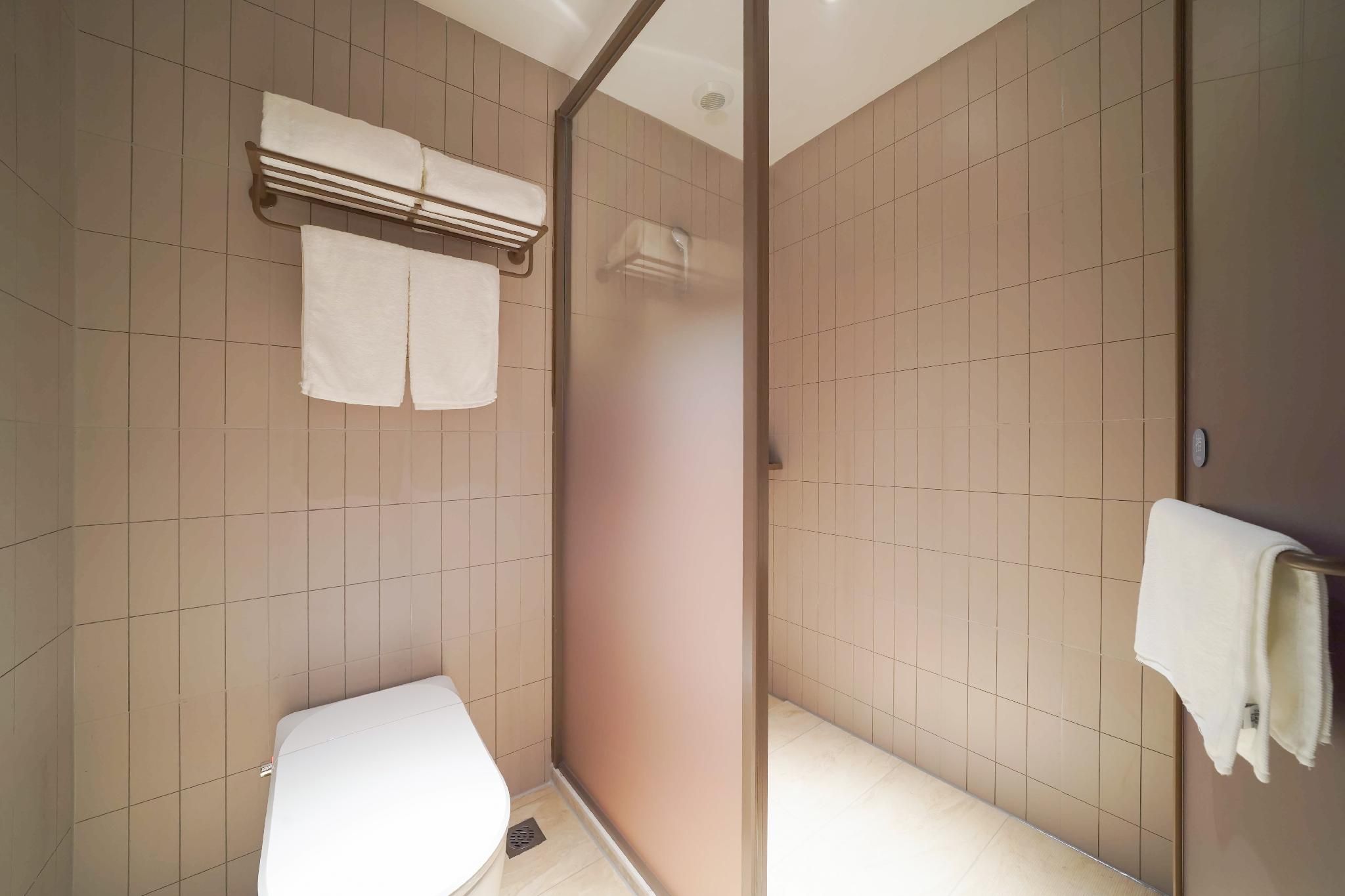 Huazhu - Room With Bed