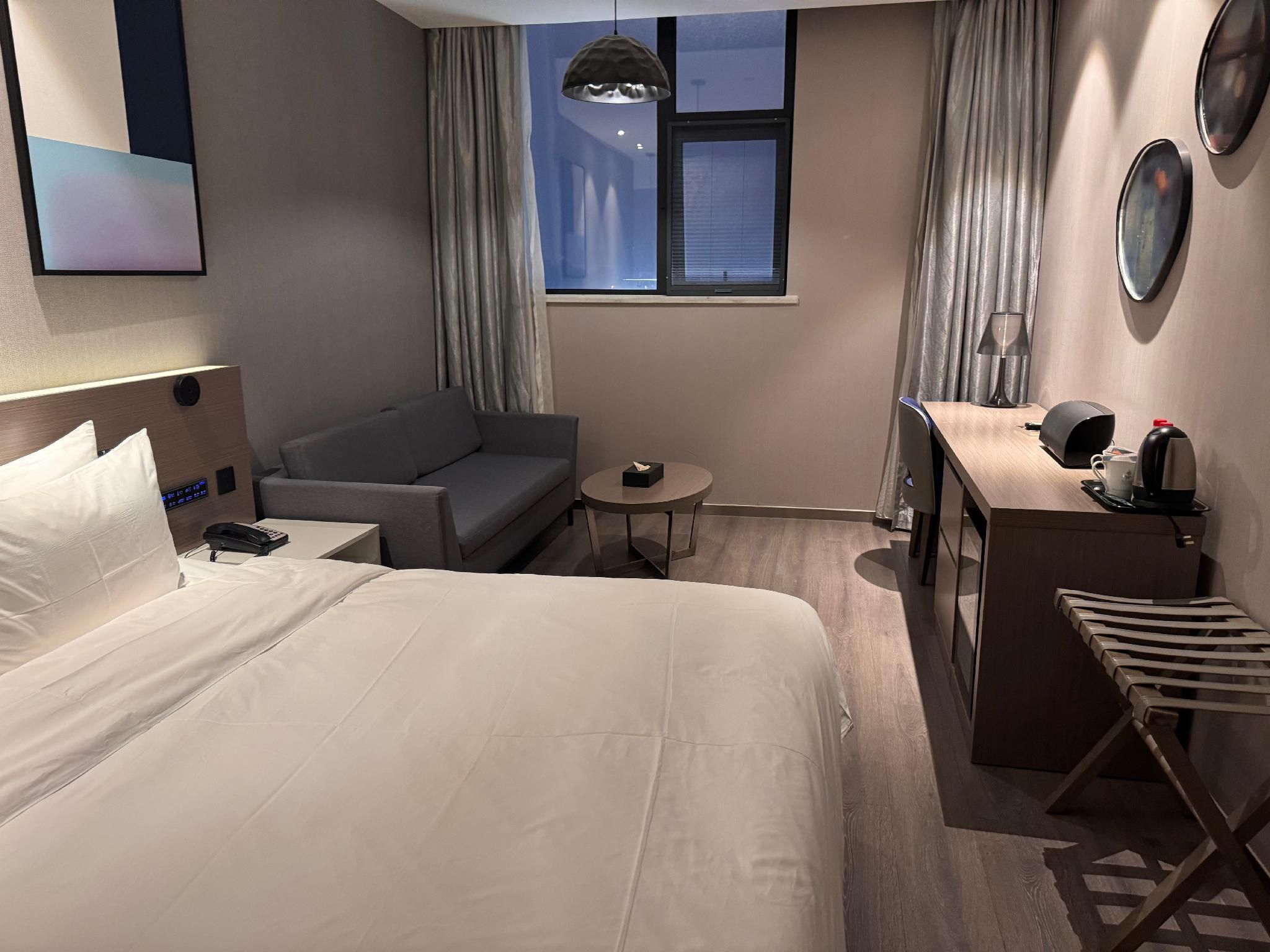Business Queen Bed Room