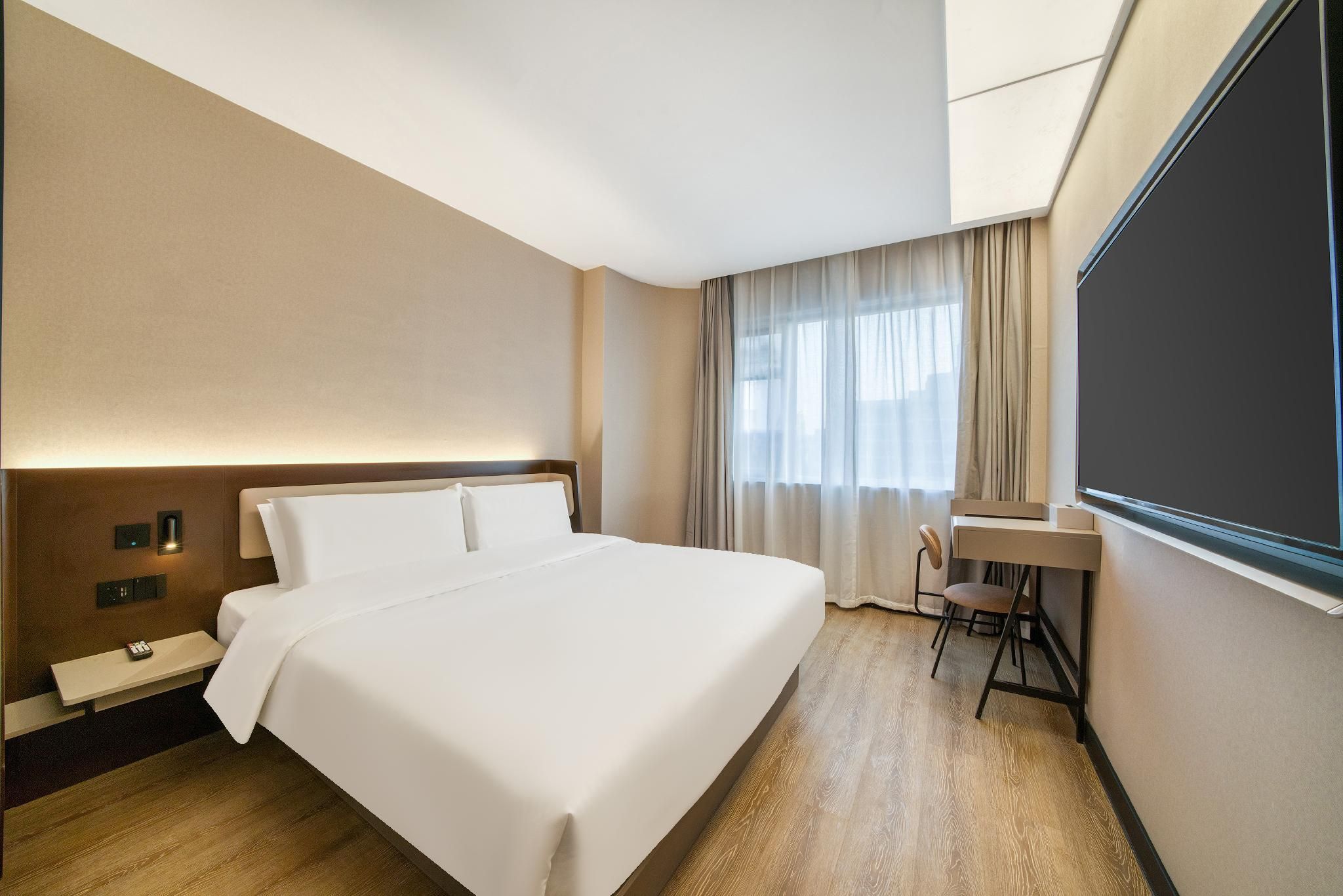 Business Queen Bed Room