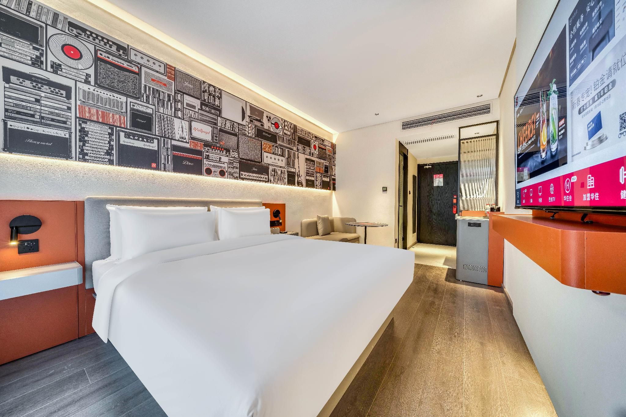 Business Queen Room
