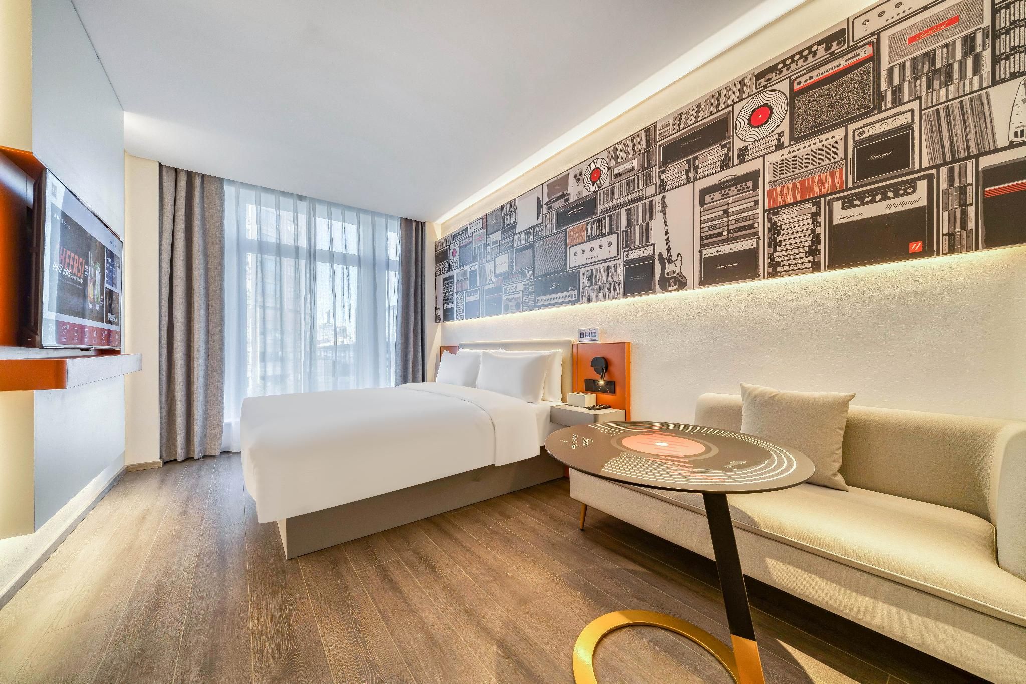 Business Queen Room