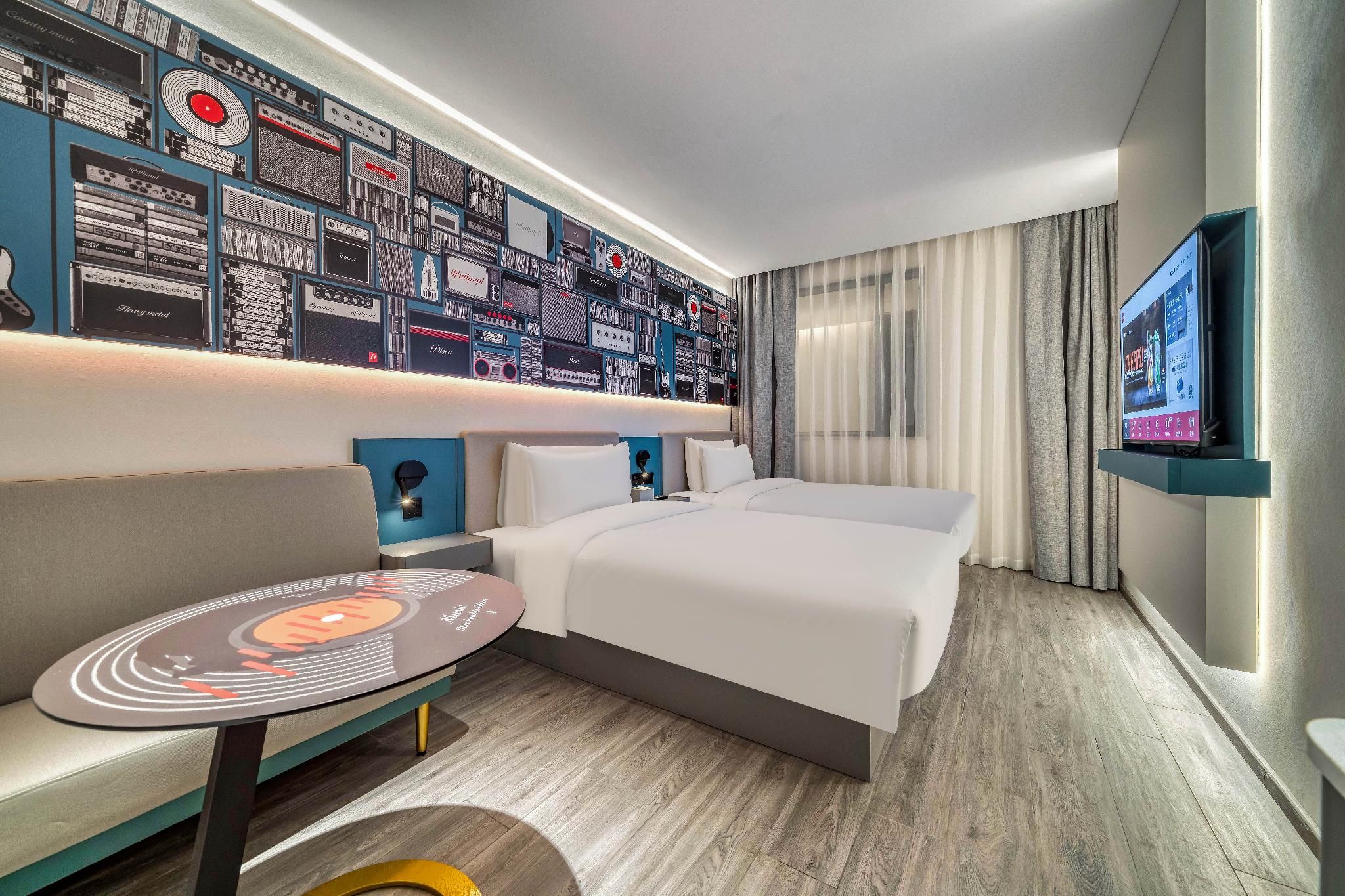 Twin Bed Room