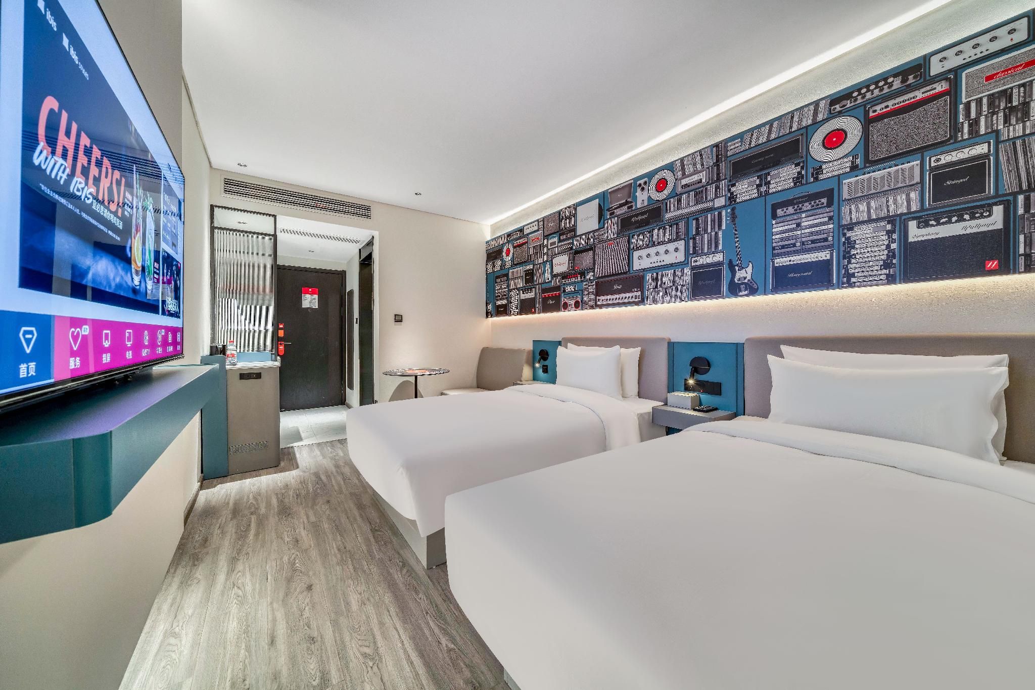 Twin Bed Room