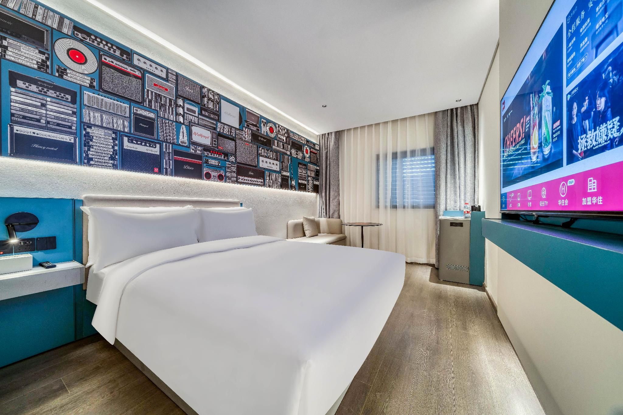 Hotel Queen Room