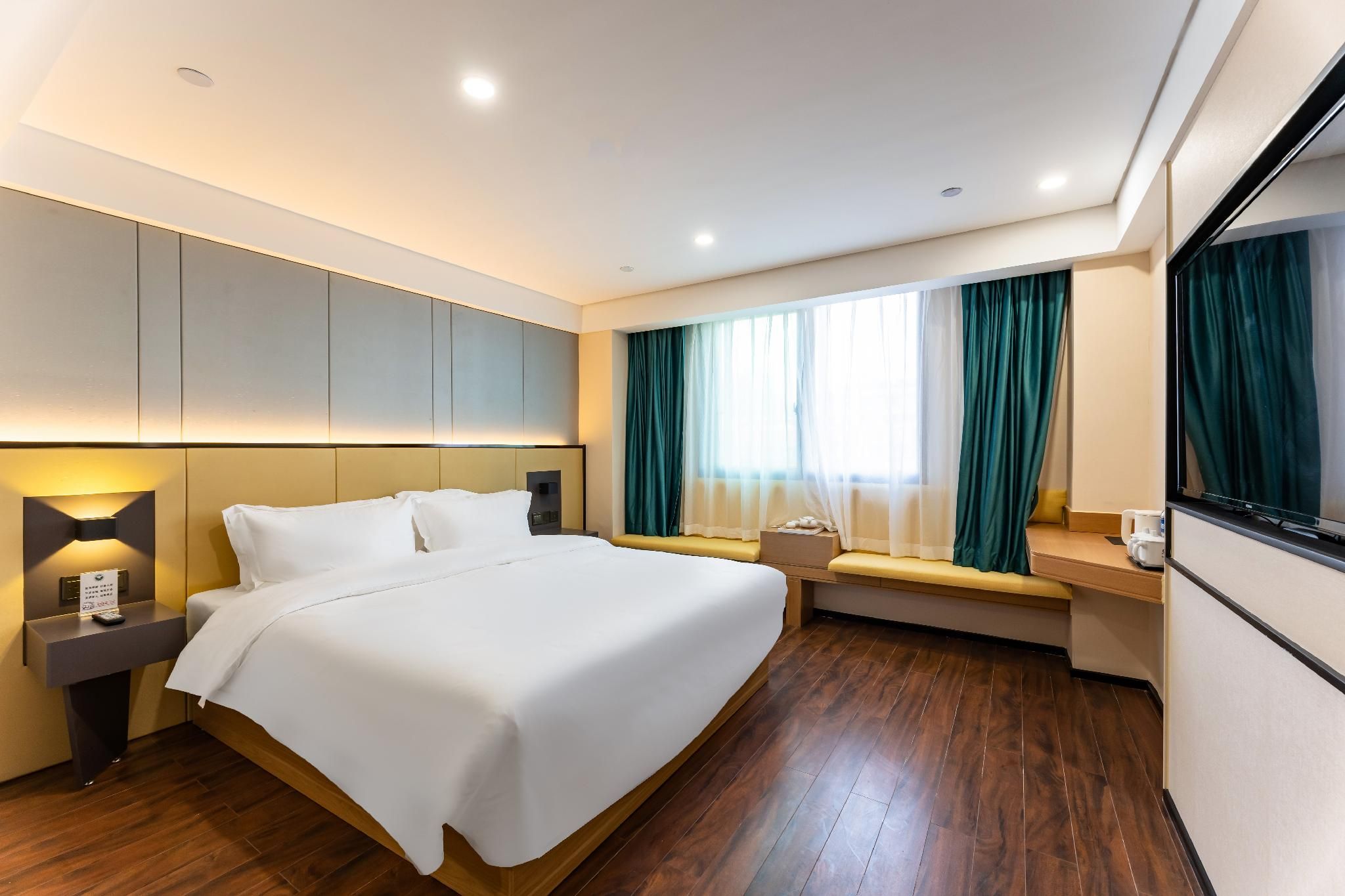 Business Queen Bed Room