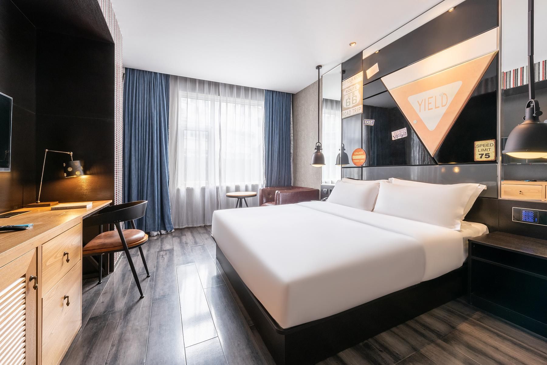 Huazhu - Suite