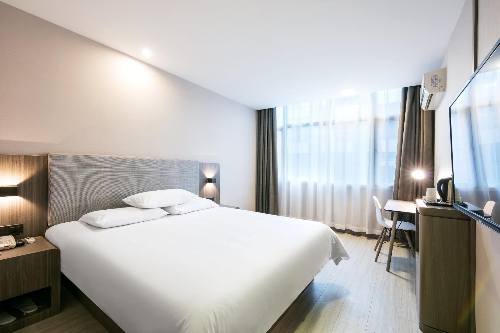 Huazhu - Superior T Bed Room