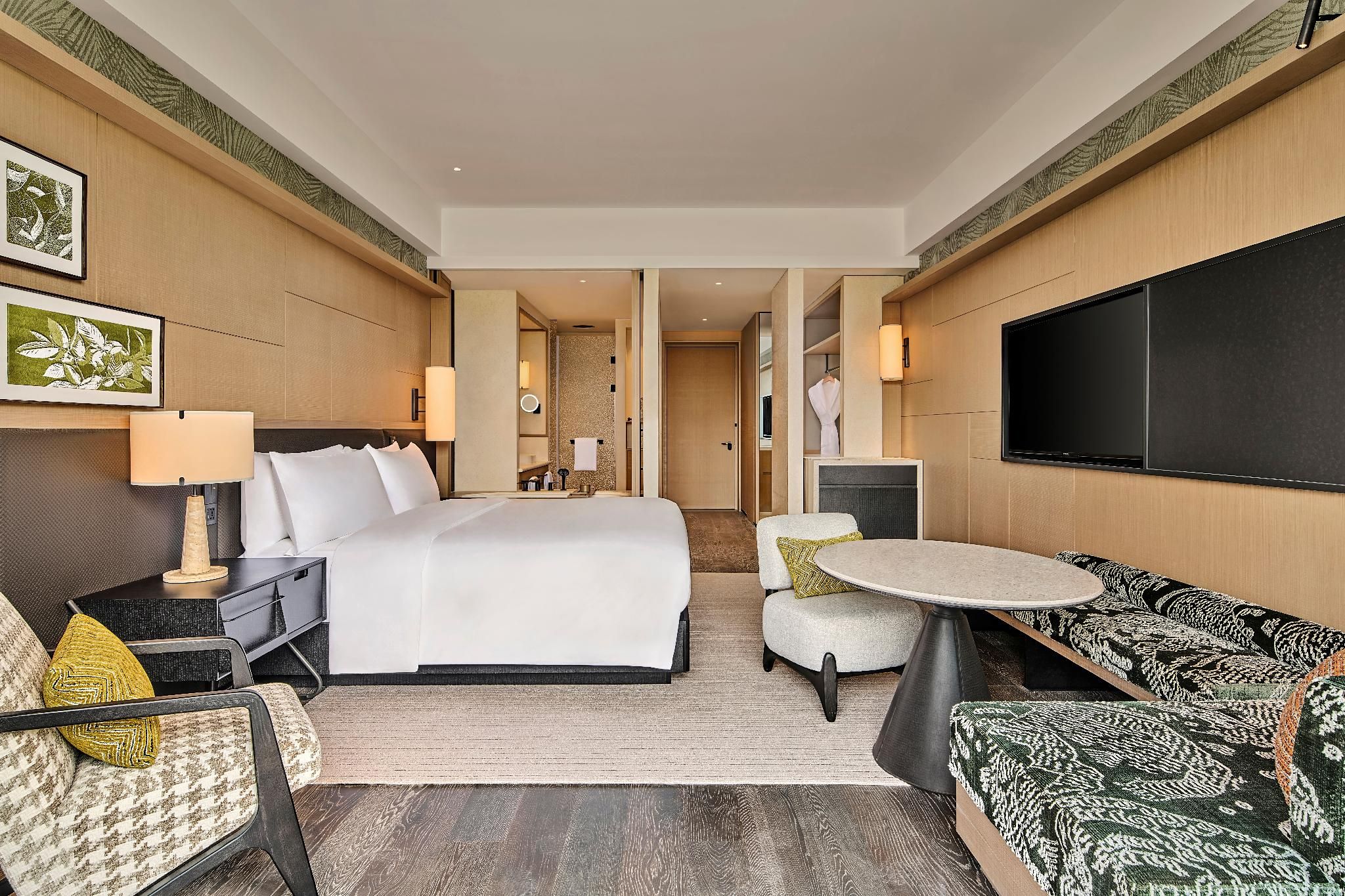 King Guest Room with Courtyard