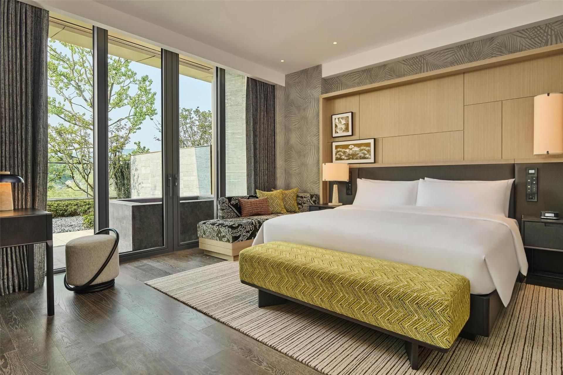 Premium King Suite with Bath Tub