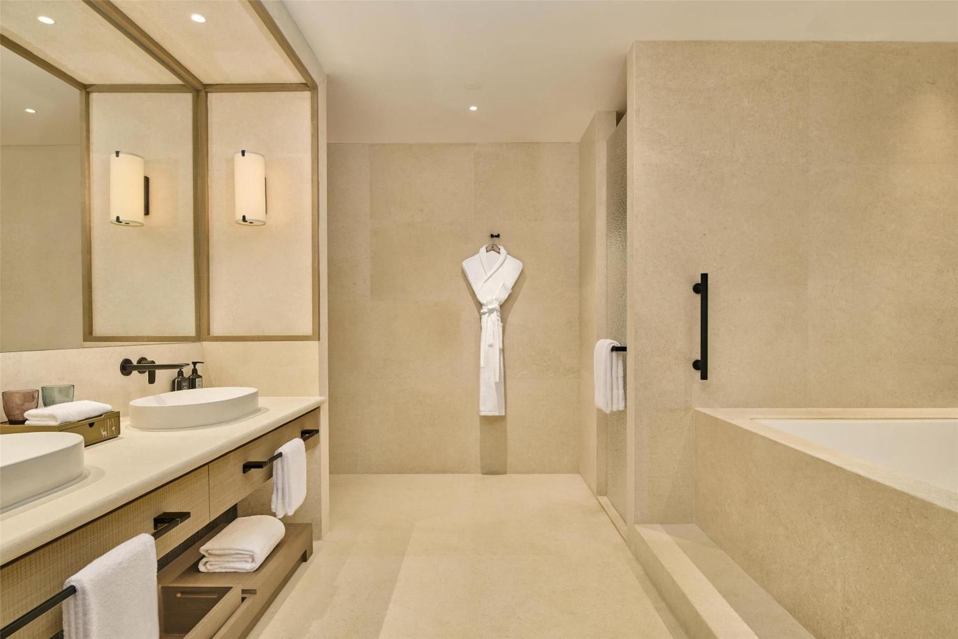 Kikng Suite with Bath Tub