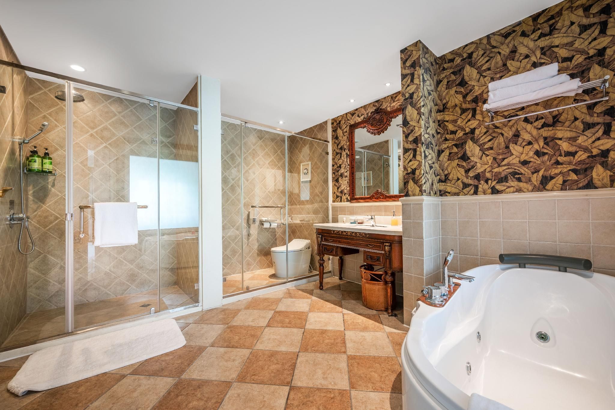 Deluxe View Suite