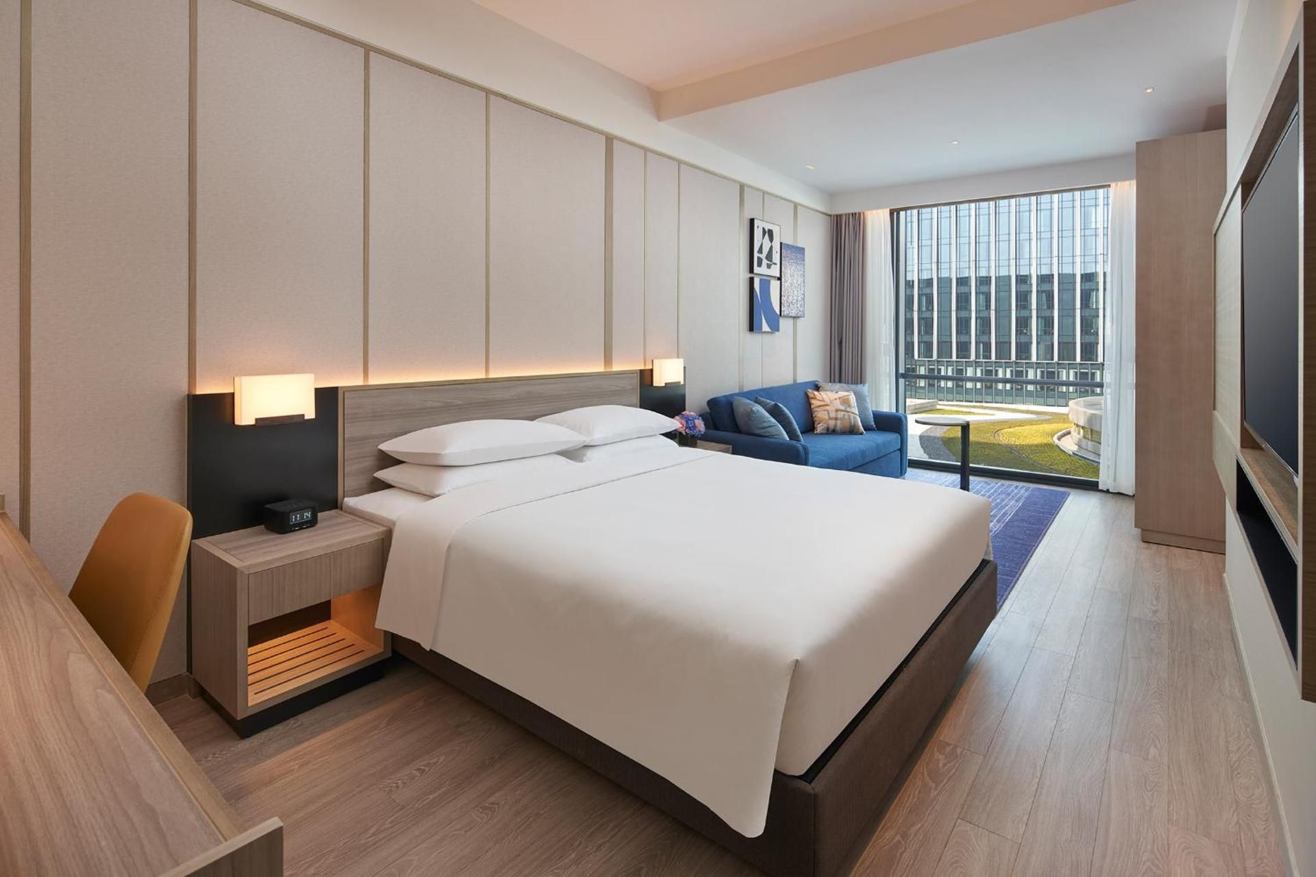 King Bed (with sofa bed)