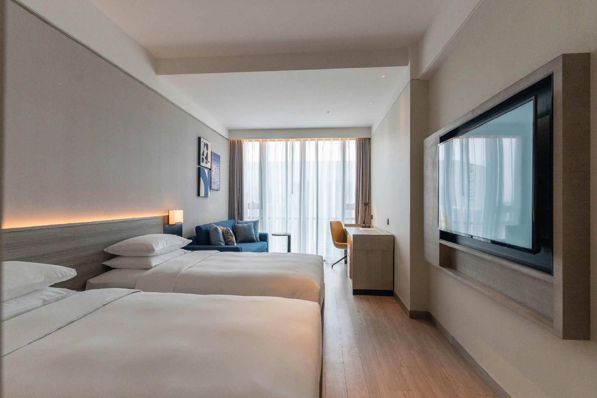 Airport View Two Twin Beds (With Sofa Bed)